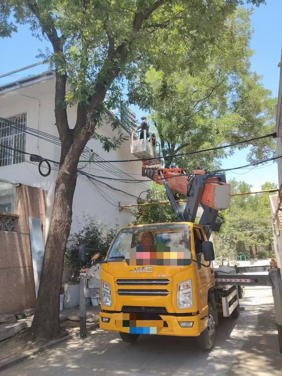 沧州市高空作业车能吊装重物吗？最大承载多少公斤？